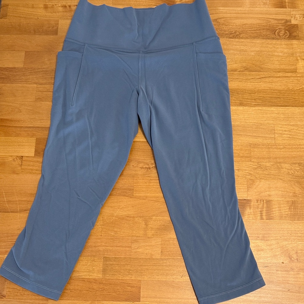 Women's Athleta Salutation Stash Capri